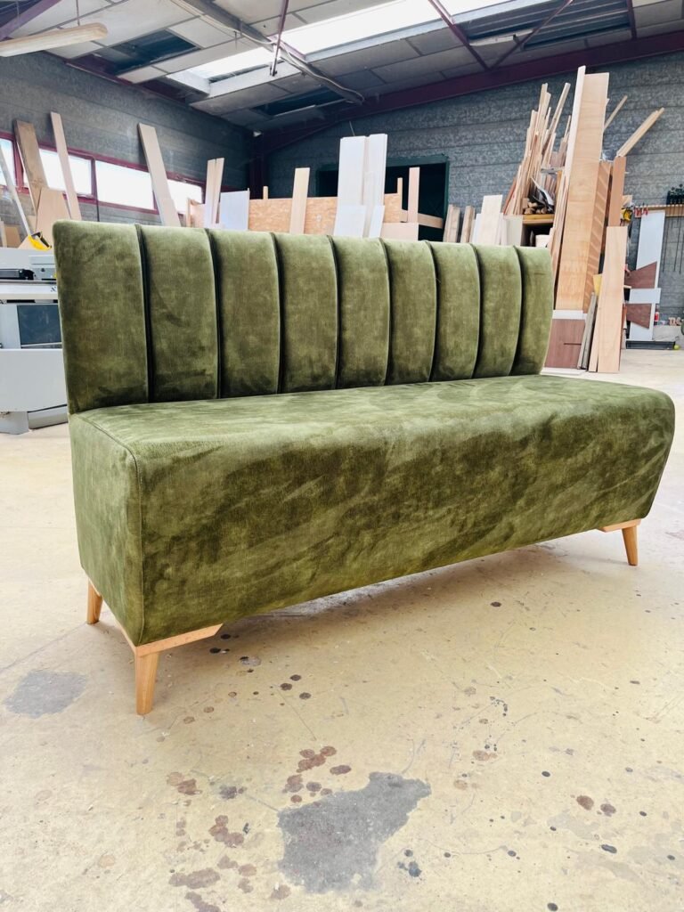 Banquette de restaurant sur mesure capitonnée – Fabrication française