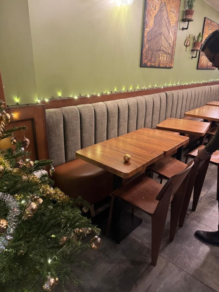 meuble de restaurant similicuir et velour french finish