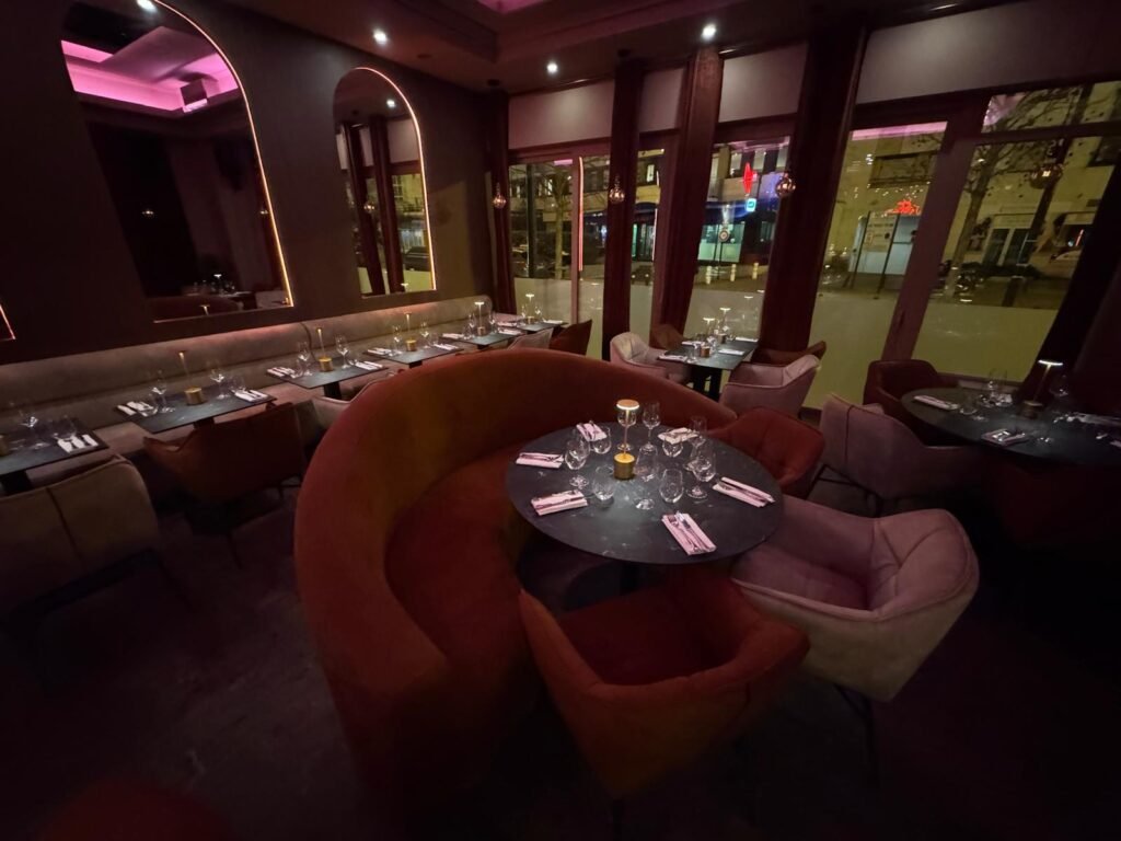 rotonde et chaises sur mesure la mariane courbevoie french finish